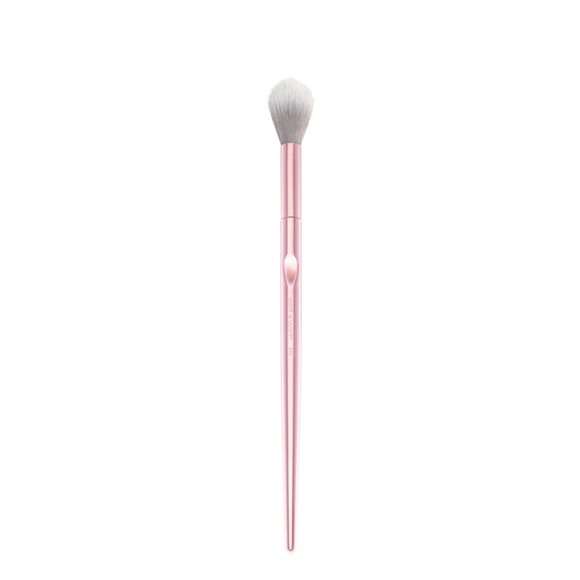 Wet n Wild Tapered Highlighting Brush - Picture 1 of 2
